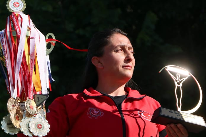 Sınıf öğretmenliğinden Dünya şampiyonluğuna: Judo kariyerinden atlı okçuluğa geçen Ayşe Melek Öğretmen, 'Yılın Sporcusu' seçildi