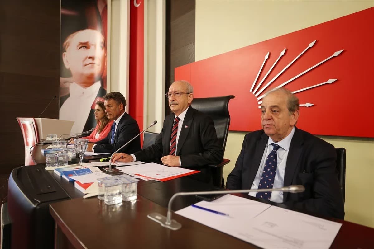 CHP Parti Meclisi’nde Kemal Kılıçdaroğlu’na yönelik net kuraltay çağrısı yapıldı