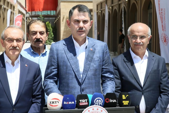 Bakan Kurum'dan Özgür Özel'e tepki: İftiraları saygısızlıktır