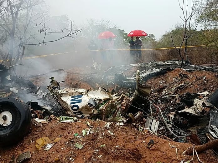 Kenya'da turistleri taşıyan uçak düştü