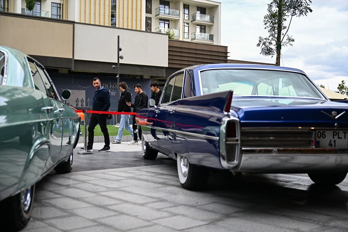 Klasik otomobiller Ankara'da görücüye çıktı