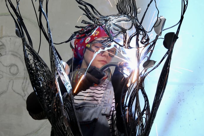 Metalin sertliğinde hayatı bulmak