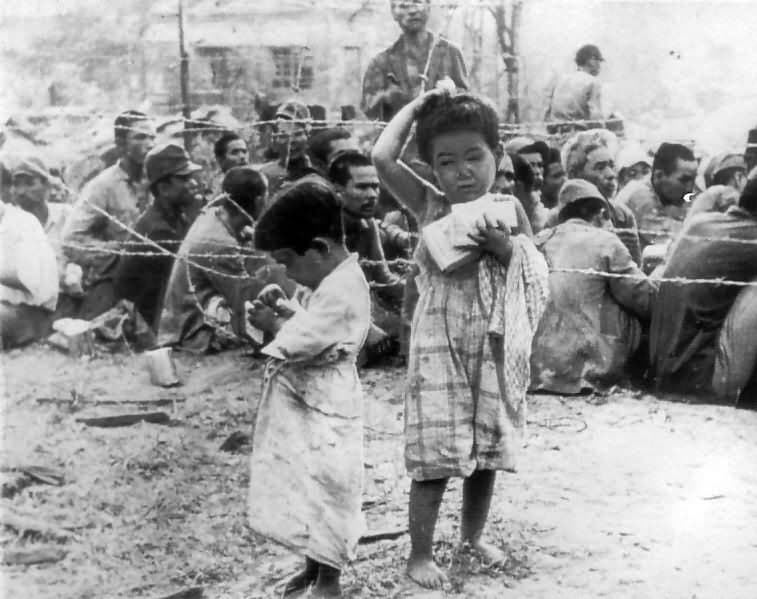 Japonya'daki Açlık Operasyonu sırasında çocuklar
