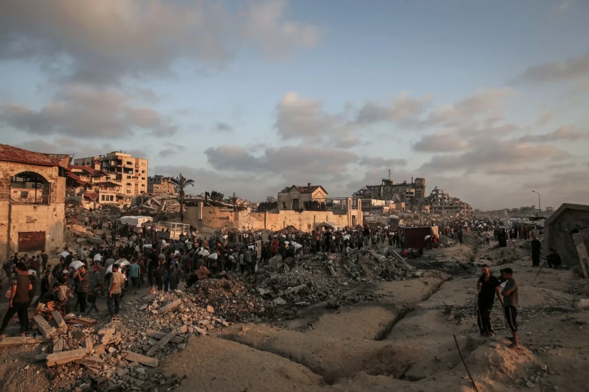 Aid Overhaul Deepens Gaza Hunger Crisis 