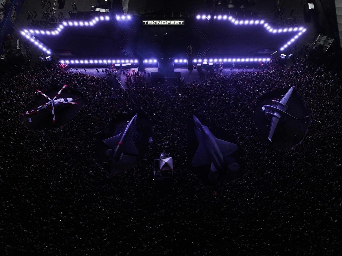 Ceza, TEKNOFEST Güneydoğu'da sahne aldı