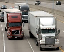 Trump'tan yabancı kamyonlara %25 gümrük vergisi kararı