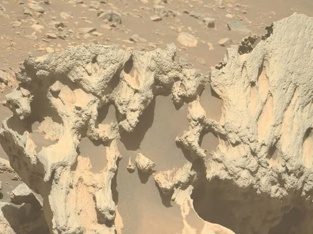Mars'ta oraya ait olmayan kaya bulundu