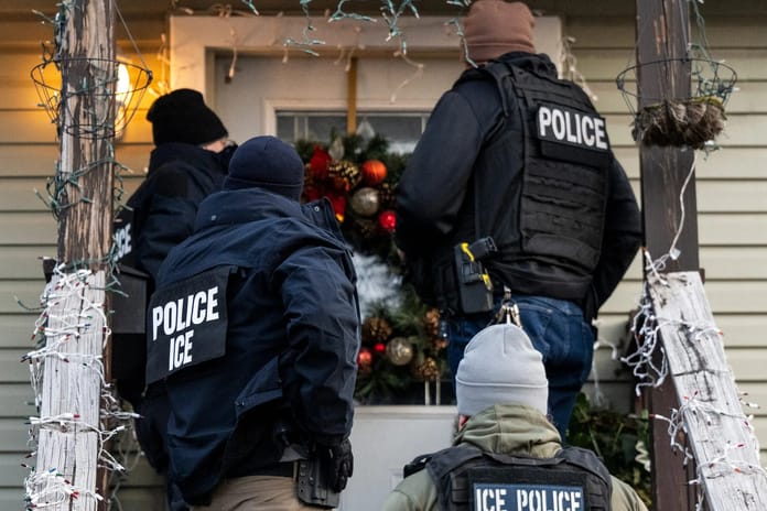 ABD'de ICE'ye sınır dışı edilen bebek tepkisi