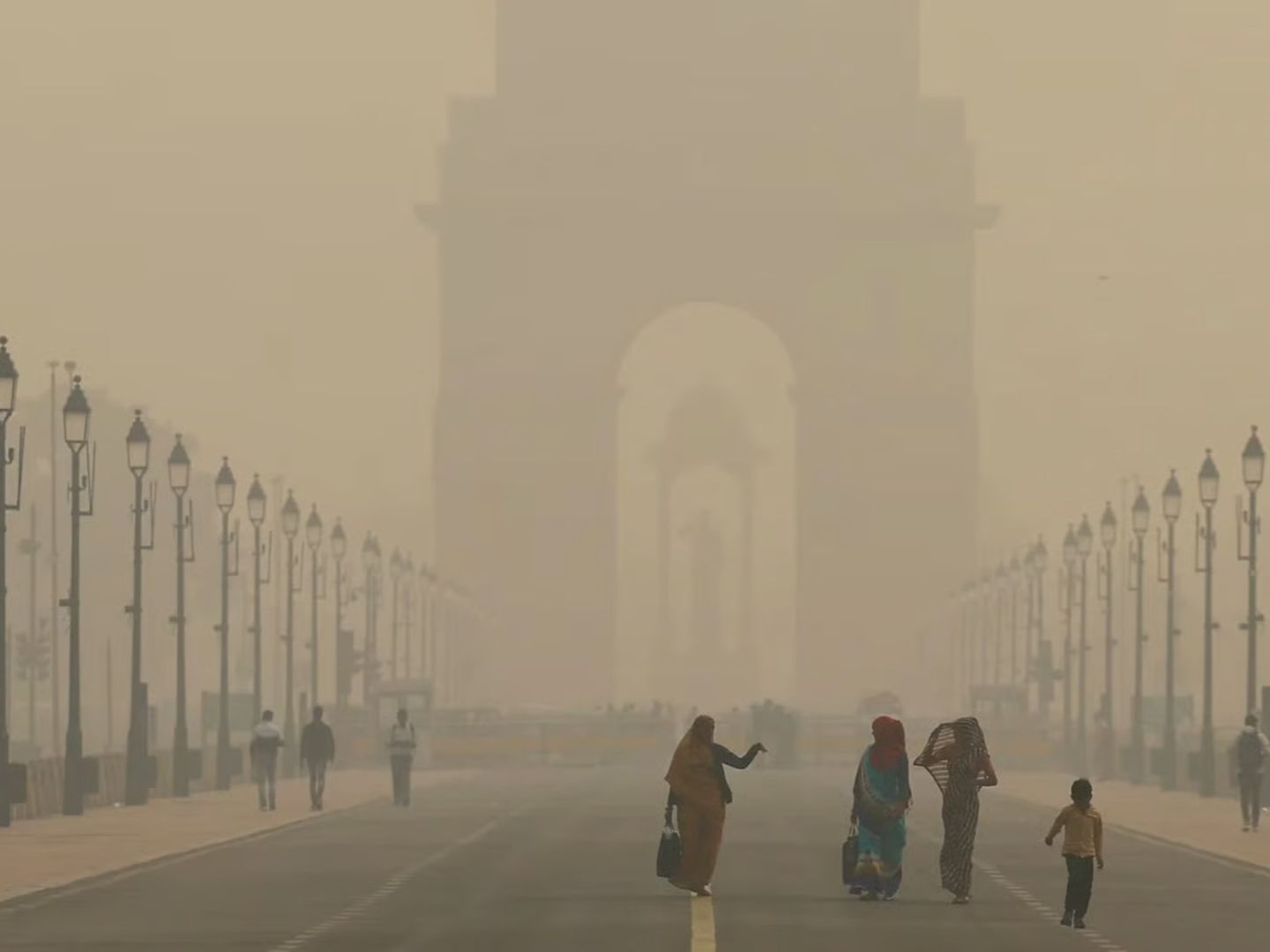 Yeni Delhi'de hava kirliliği uçak seferlerini vurdu