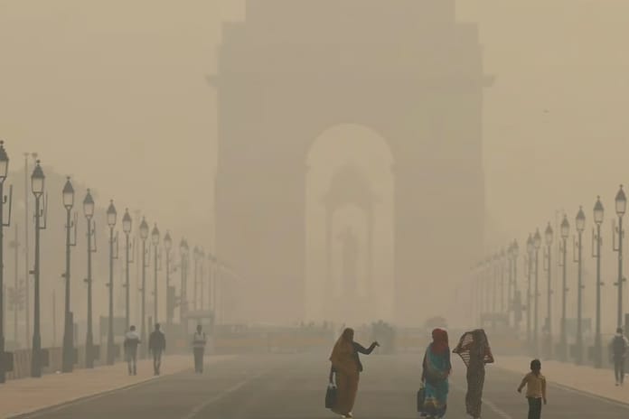 Yeni Delhi'de hava kirliliği uçak seferlerini vurdu