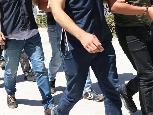 Sahte araç kiralama sitesiyle 330 milyon liralık vurguna 3 tutuklama