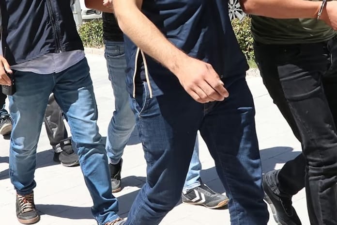 Sahte araç kiralama sitesiyle 330 milyon liralık vurguna 3 tutuklama