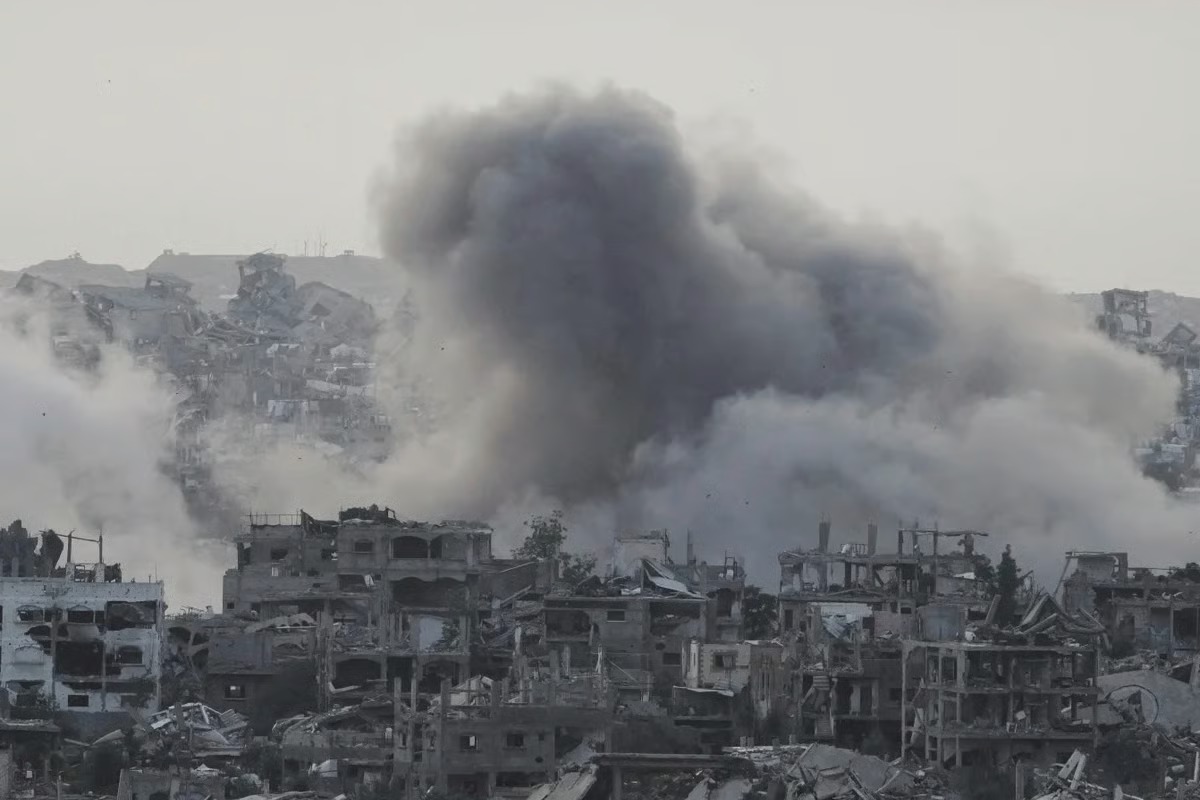 Israeli Strikes Displace 160,000, Kill Dozens in Gaza