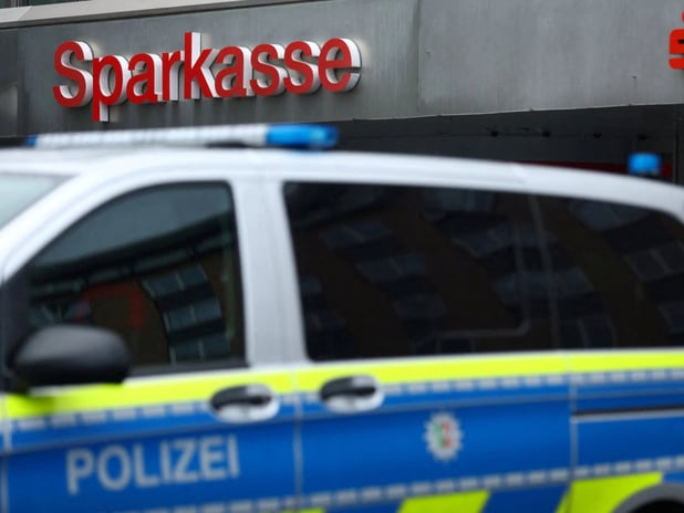 Almanya'da banka soygunu: 20 kg altın çalındı