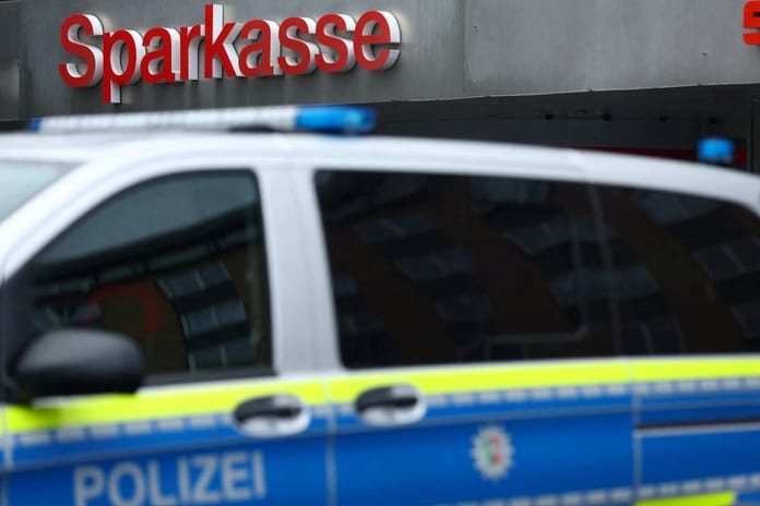 Almanya'da banka soygunu: 20 kg altın çalındı