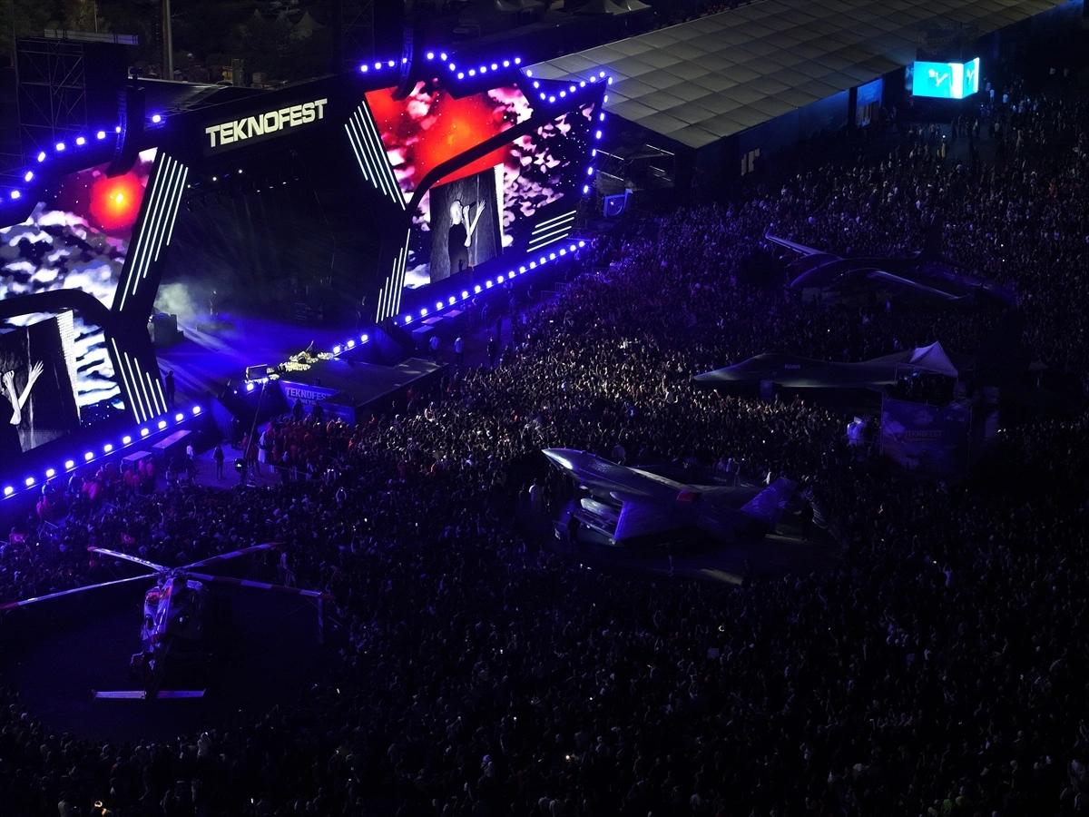 Ceza, TEKNOFEST Güneydoğu'da sahne aldı