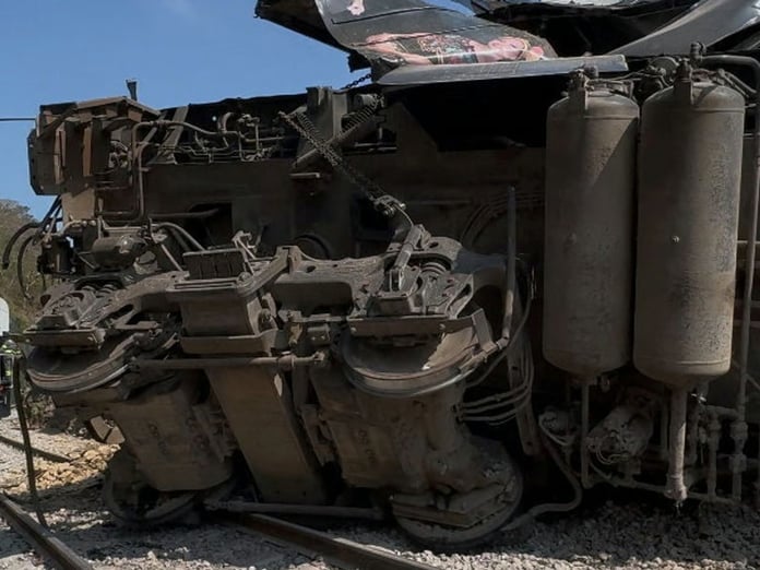 Meksika'da tren raydan çıktı 13 kişi hayatını kaybetti