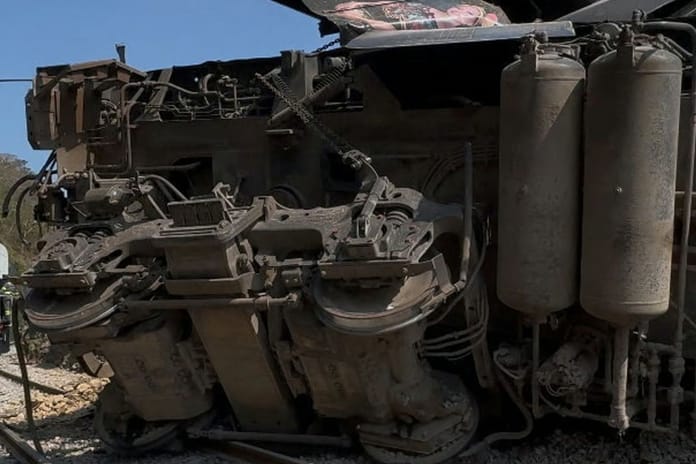 Meksika'da tren raydan çıktı 13 kişi hayatını kaybetti