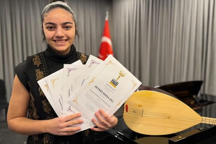 Zeynep'ten uluslararası başarı: 3 yarışmada 9 ödül