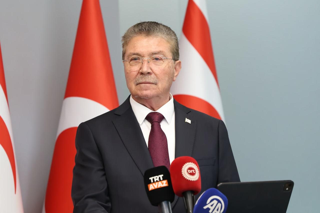Ünal Üstel'den Rum tarafına doğal gaz tepkisi