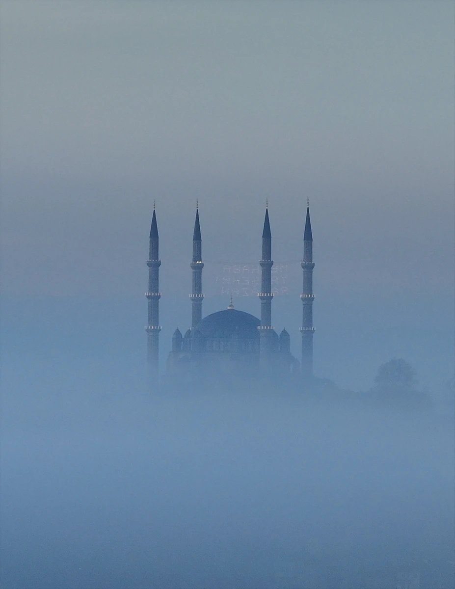 Selimiye Camisi sisle masalsı görünüme büründü