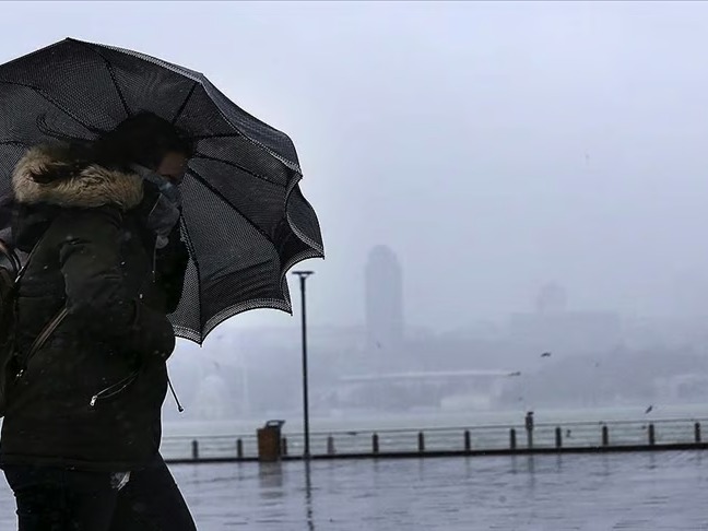 Sağanak ve fırtına geliyor, denizlere girmek yasaklandı