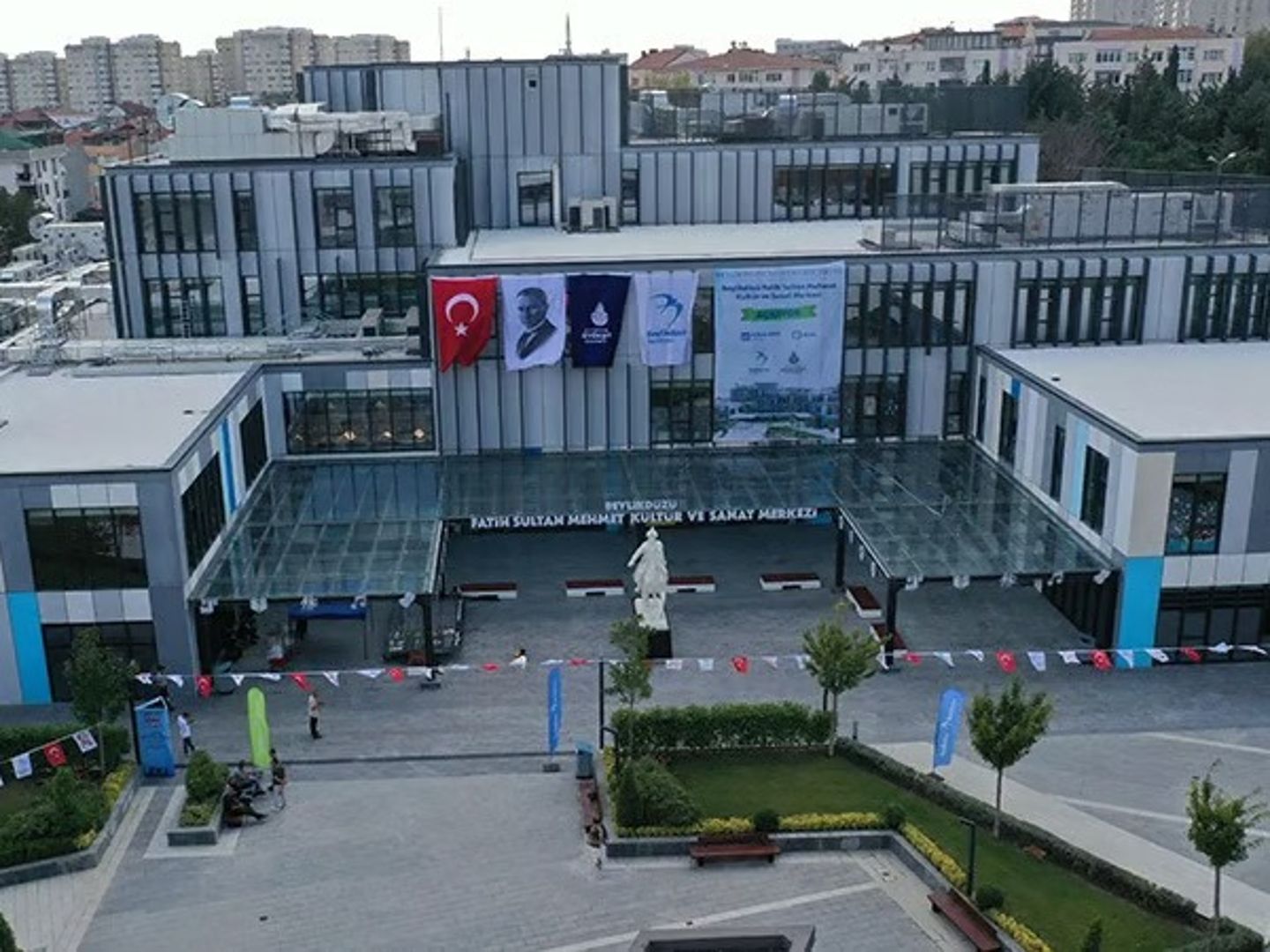 Beylikdüzü Belediyesi ve İmamoğlu İnşaat’a şafak operasyonu! Çok sayıda gözaltı var