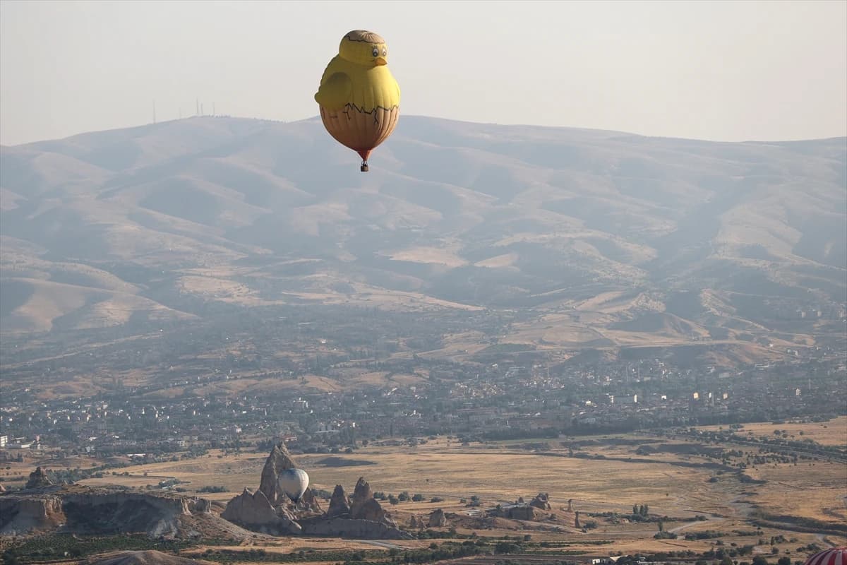 Balon festivali renkli anlara sahne oldu