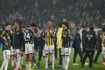 Fenerbahçe, derbide uzatmanın son anlarında beraberliği kurtardı, liderlik şansını kaçırdı