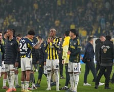 Fenerbahçe, derbide uzatmanın son anlarında beraberliği kurtardı, liderlik şansını kaçırdı