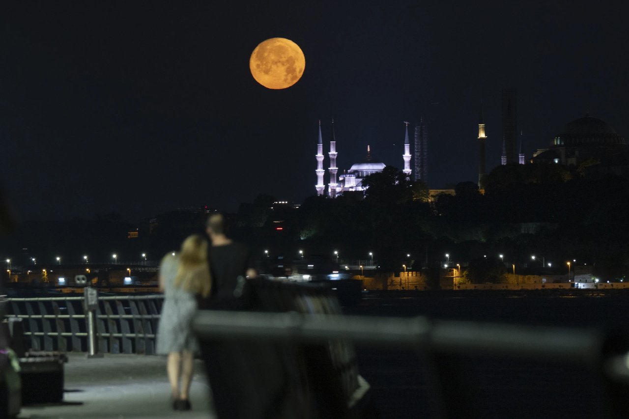 İstanbul'da dolunay - AA