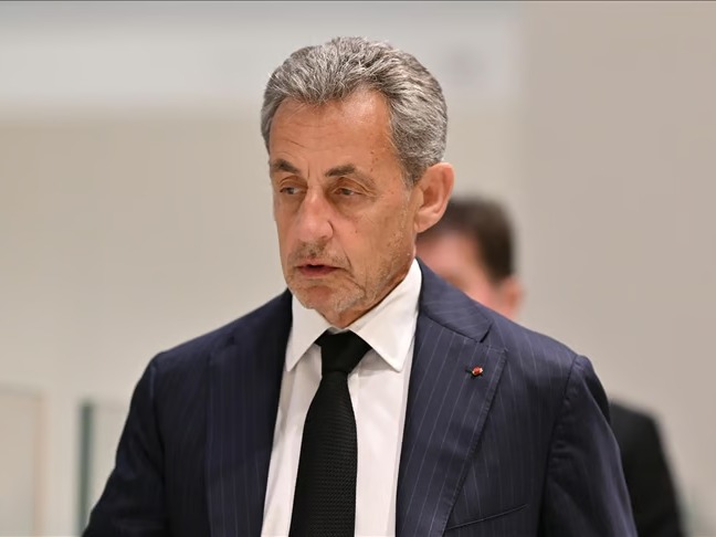 Mahkumiyeti kesinleşen Sarkozy'nin onur nişanı alındı