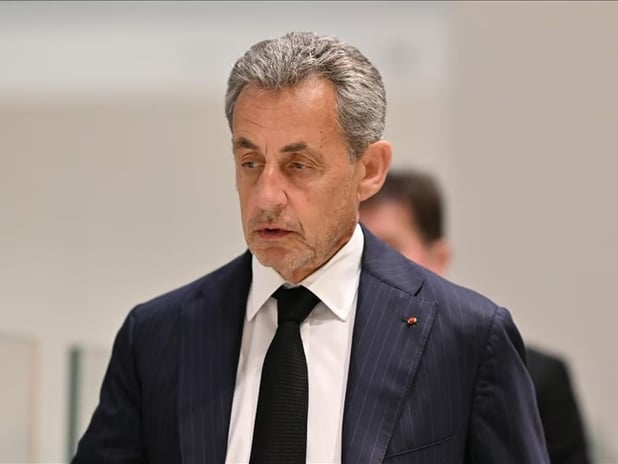 Mahkumiyeti kesinleşen Sarkozy'nin onur nişanı alındı