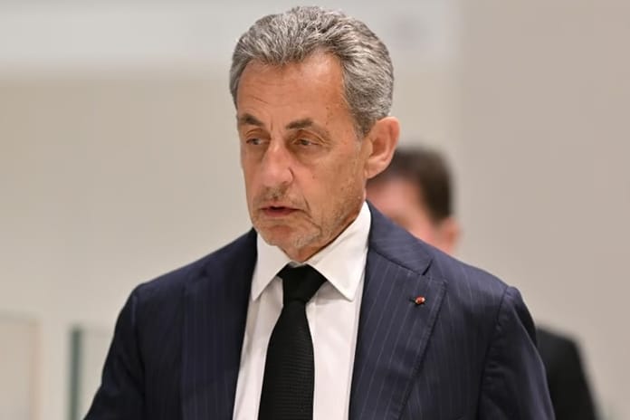Mahkumiyeti kesinleşen Sarkozy'nin onur nişanı alındı