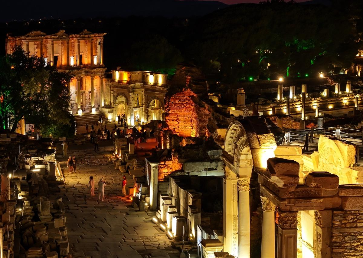 Efes Antik Kenti gece müzeciliği başladı! Günleri ve saatleri belli oldu