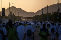   Hacı adayları Arafat'tan Müzdelife'ye akın etti