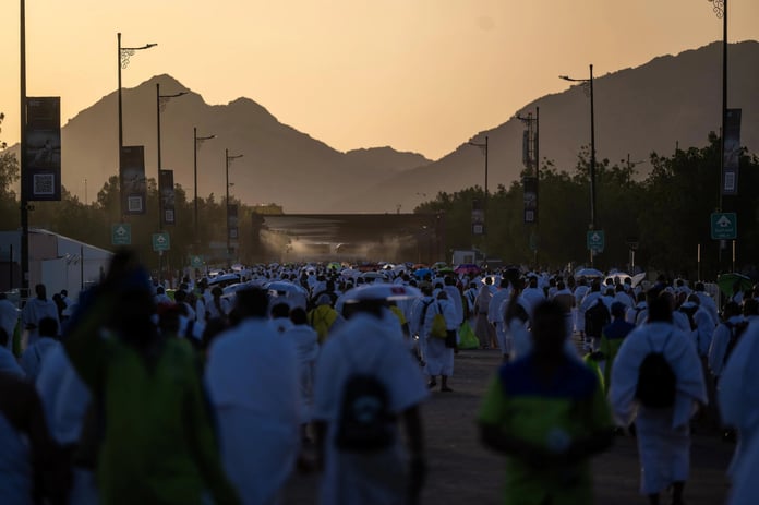   Hacı adayları Arafat'tan Müzdelife'ye akın etti