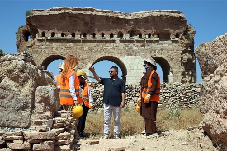 Tralleis Antik Kenti'nde stajyerken kazı başkanı oldu