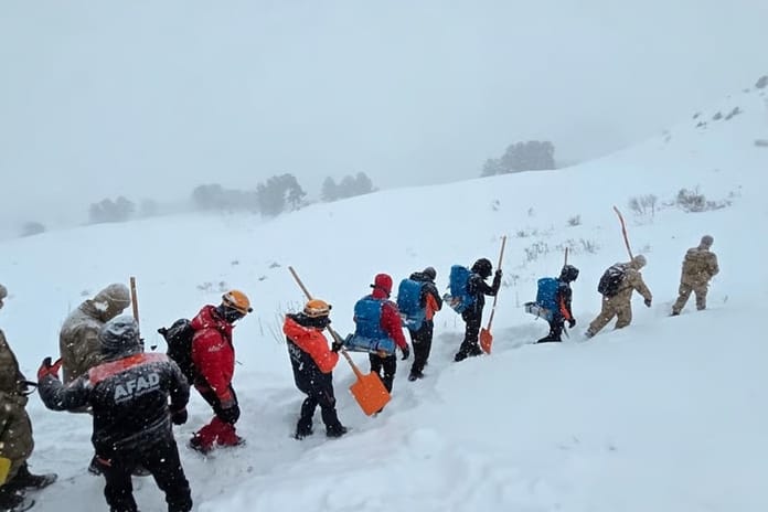 Artvin'de çığ felaketi: Bir çobanın cansız bedenine ulaşıldı