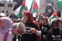 İşgal altındaki Batı Şeria soykırımın hedefi olan Gazze için yürüdü