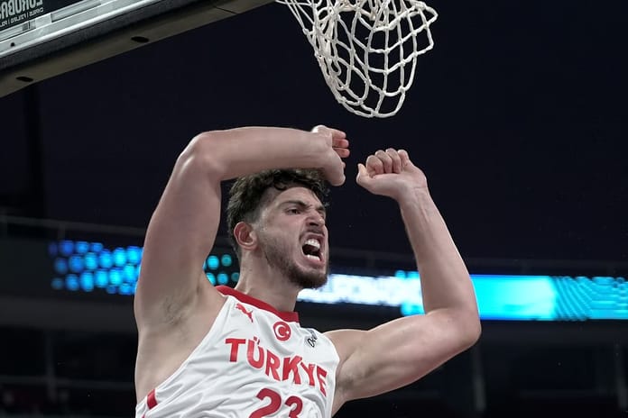 12 Dev Adam EuroBasket'te son 16 turunu garantiledi