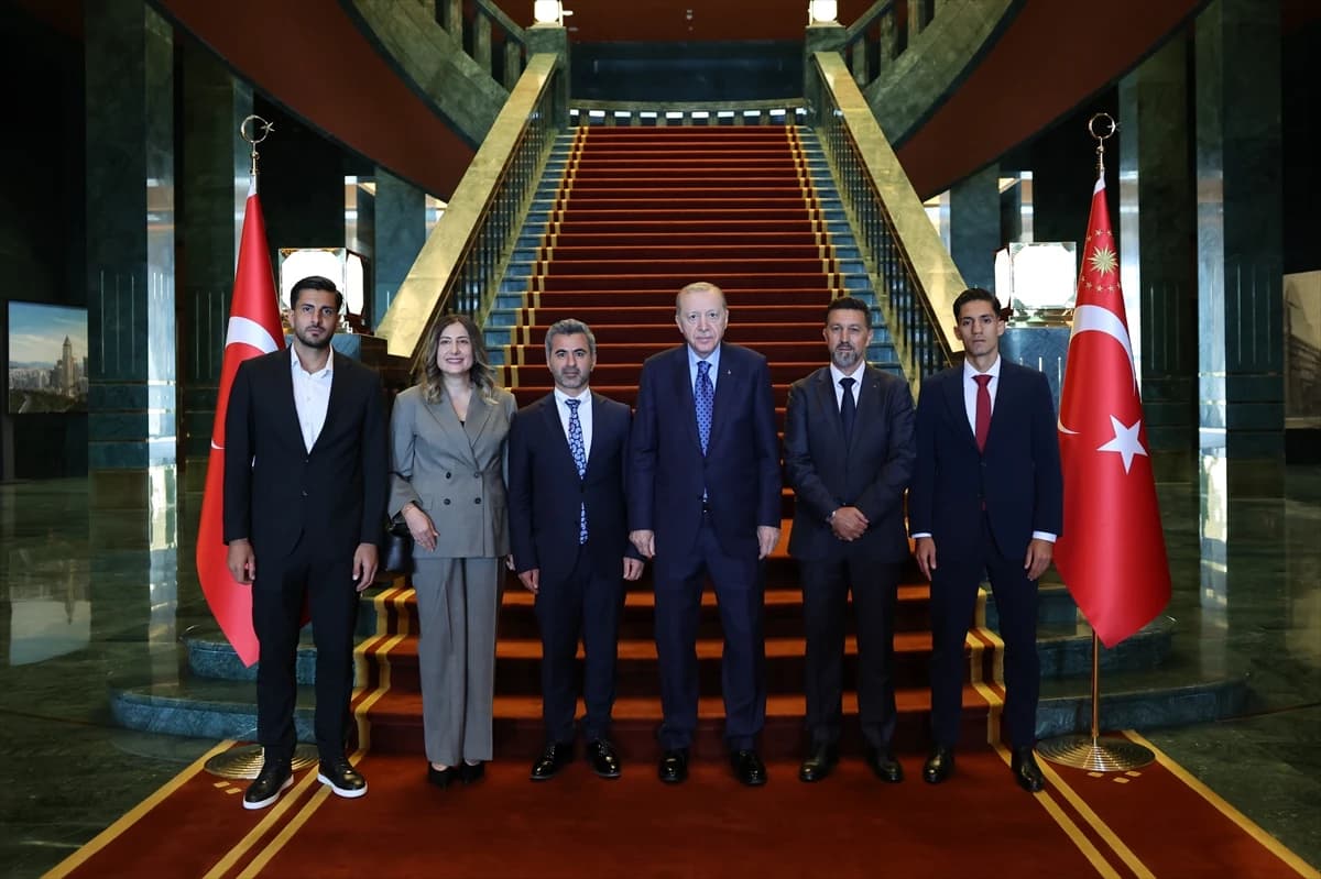 Cumhurbaşkanı Erdoğan, Süper Lig’e yükselen takımları Külliye'de ağırladı