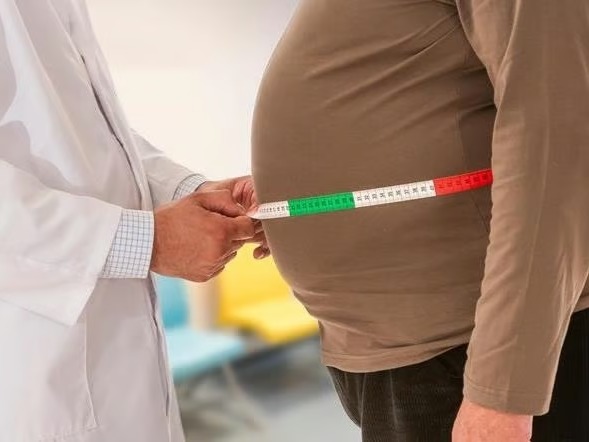 Meslekten men edilen cerrah yasağa rağmen obezite ameliyatı yaptı: Hasta hayatını kaybetti