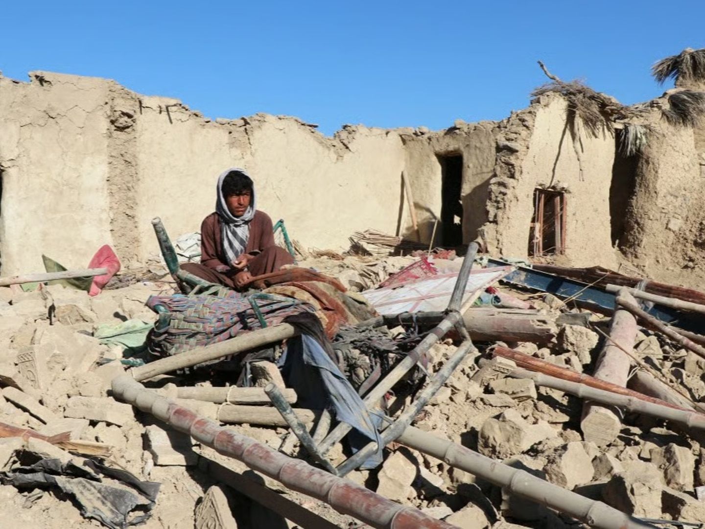 Pakistan Afganistan'a hava saldırısı düzenledi: 10 ölü