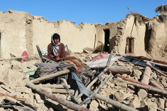 Pakistan Afganistan'a hava saldırısı düzenledi: 10 ölü