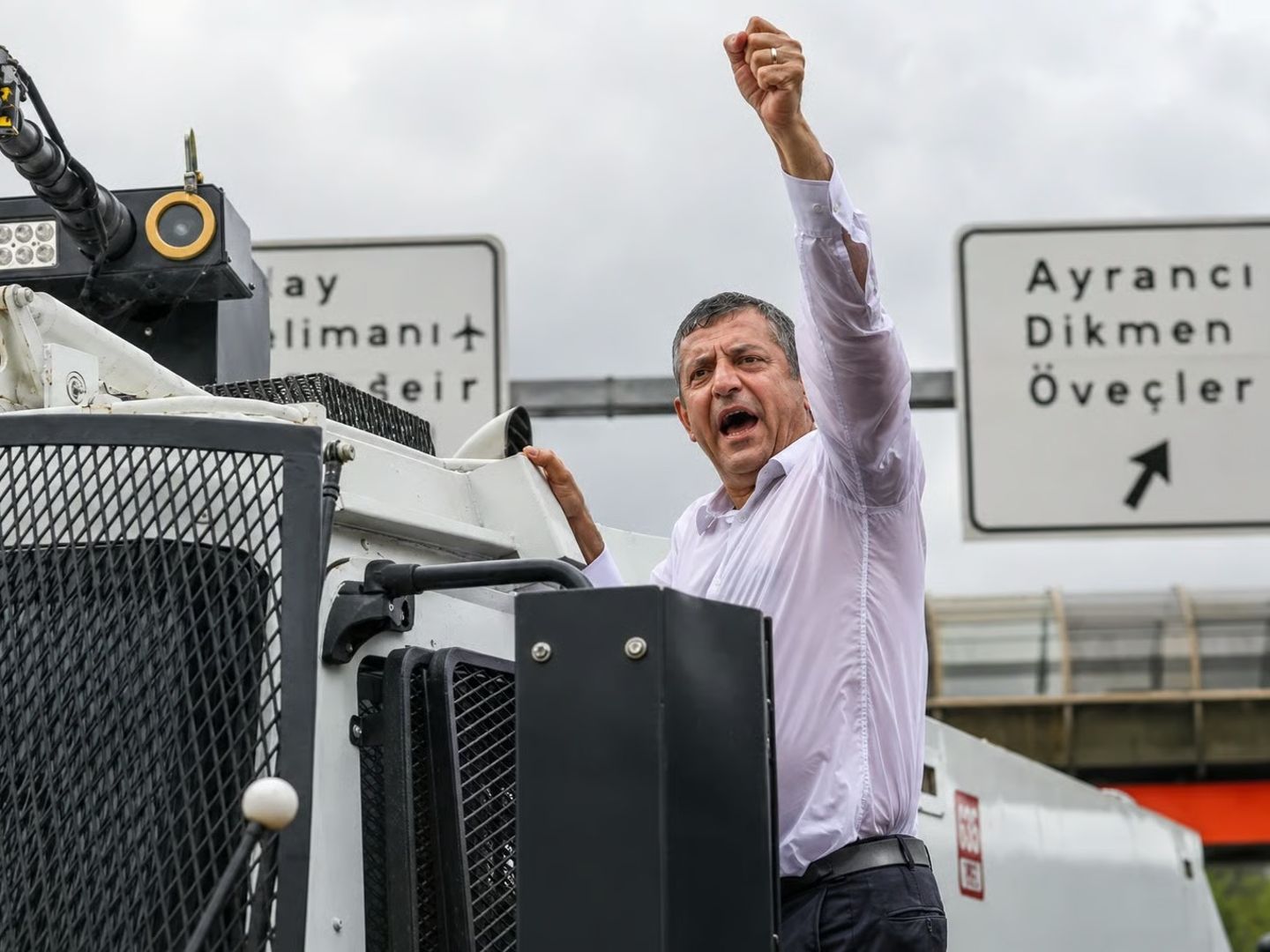 CHP’de grup toplantısı krizi! Özgür Özel cephesinden açıklama geldi 