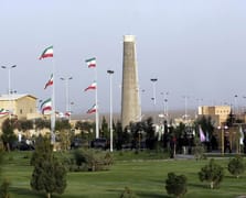 İran nükleer saldırılara karşı tasarıyı erteledi