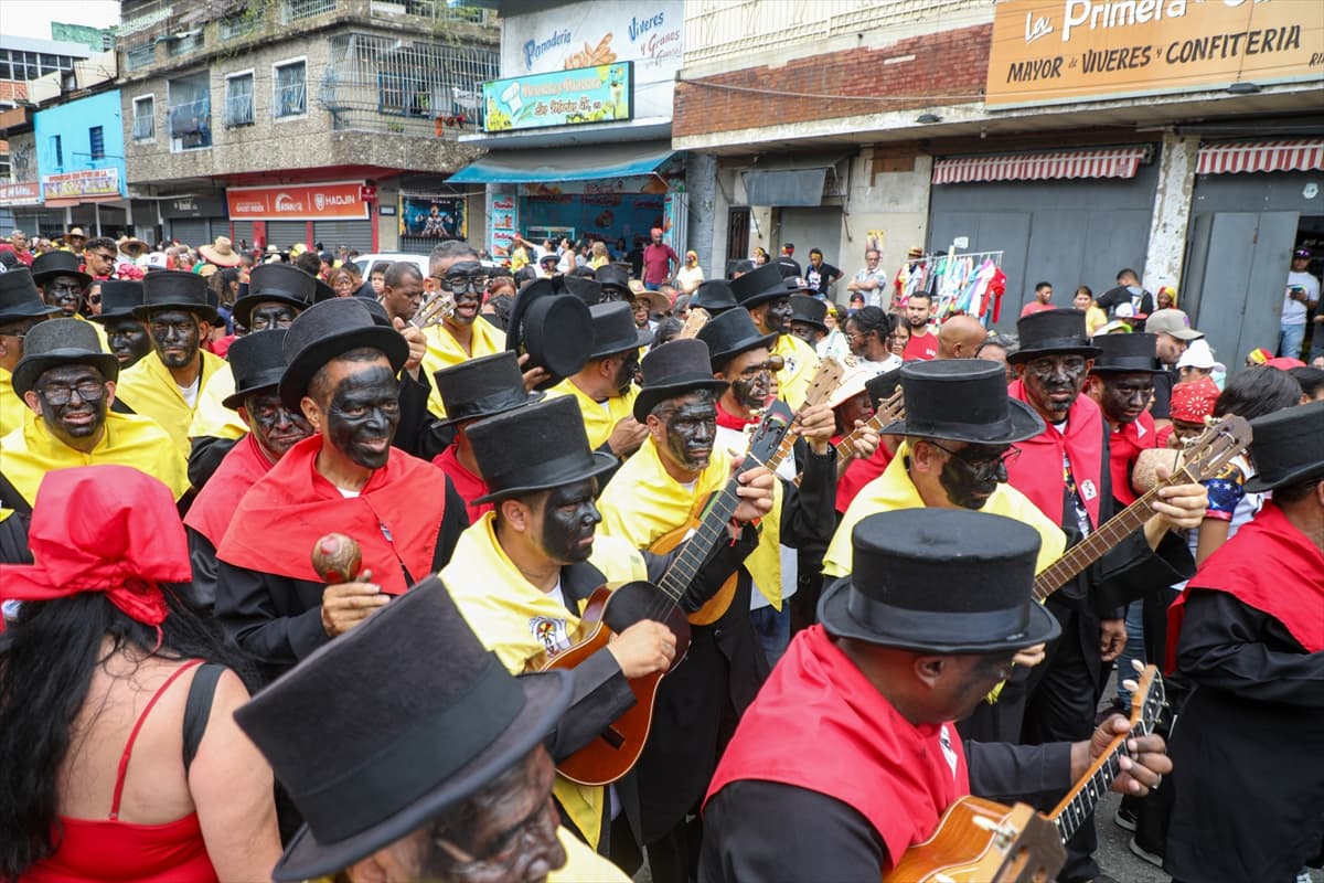Venezuela'nın geleneksel festivalinden renkli görüntüler