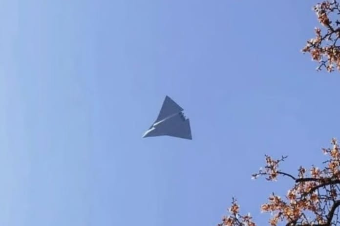 Çin, yeni nesil ağır muharebe uçağı J-36’nın üçüncü prototipini uçurdu