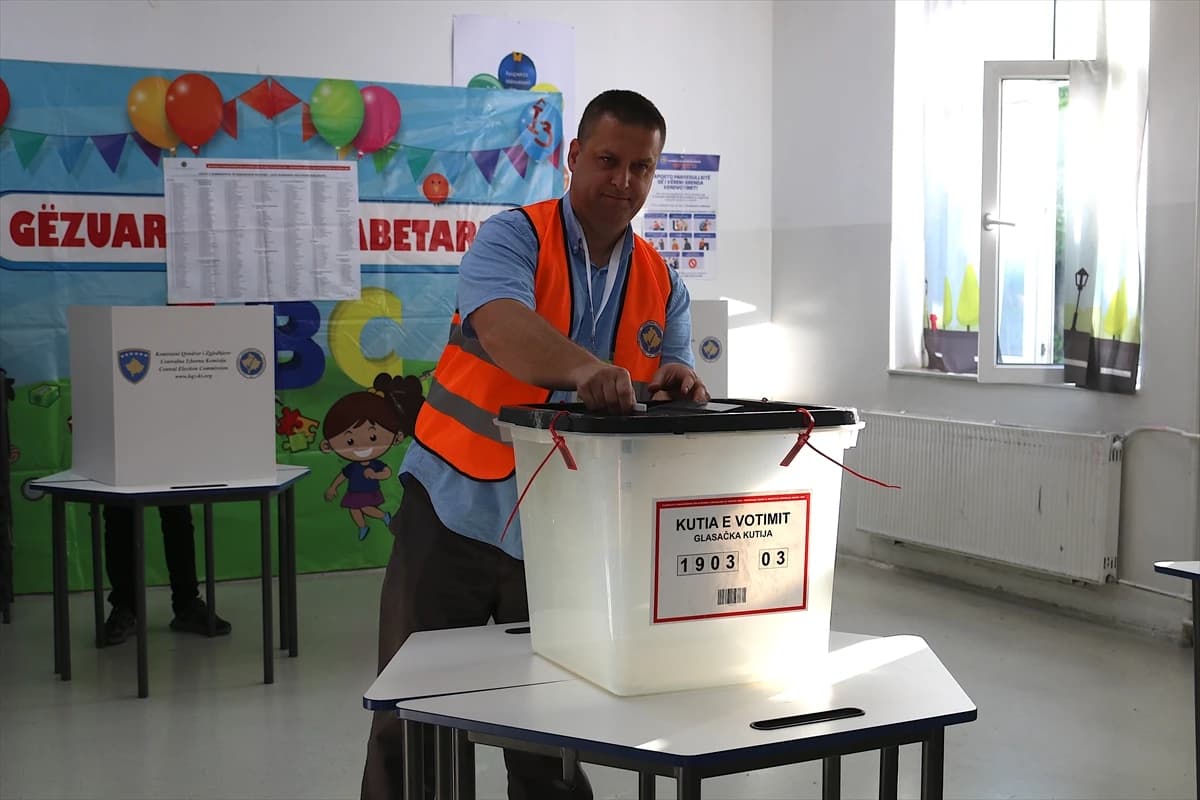 Kosova'da düzenlenen seçimlerde oy kullanma işlemi başladı